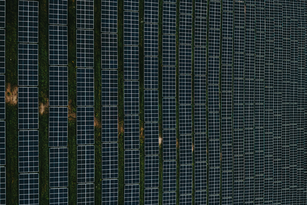 China ha producido tantos paneles solares que ha hundido sus precios: ahora quiere apagar fábricas para salvar a su industria